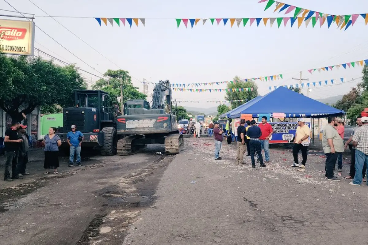 Las autoridades compartieron una imagen con la maquinaria en el tramo afectado. Foto: Gobierno.