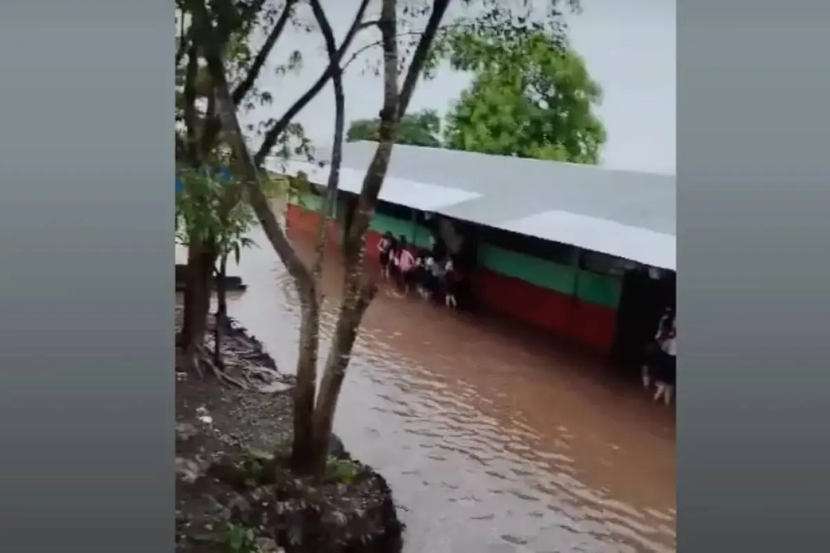 estudiantes-atrapados-inundacion-subita-en-jutiapa, 