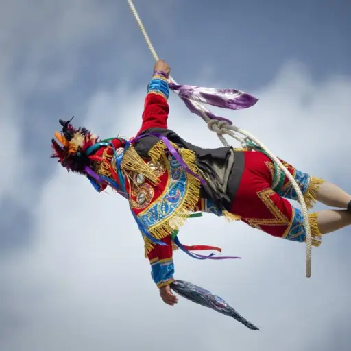 Bailarines realizan la 