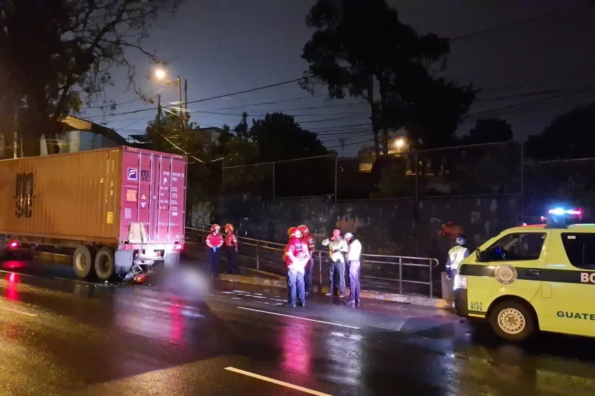 PubMotorista-fallecido-en-accidente-de-transito-foto-Bomberos-Municipales-002.jpeg,