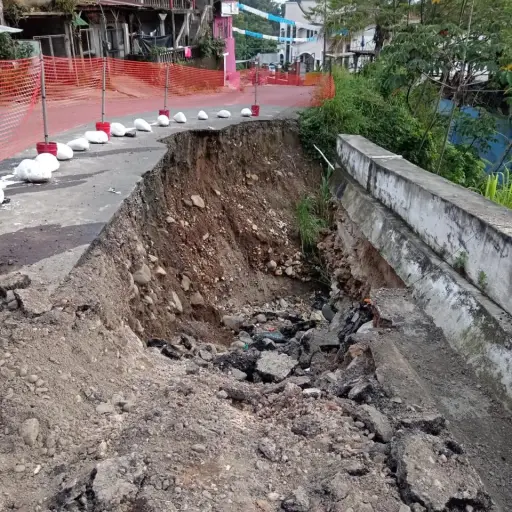 El socavamiento ocurrió en el cantón San Juan Palín, de Nuevo San Marcos. Foto: Conred.