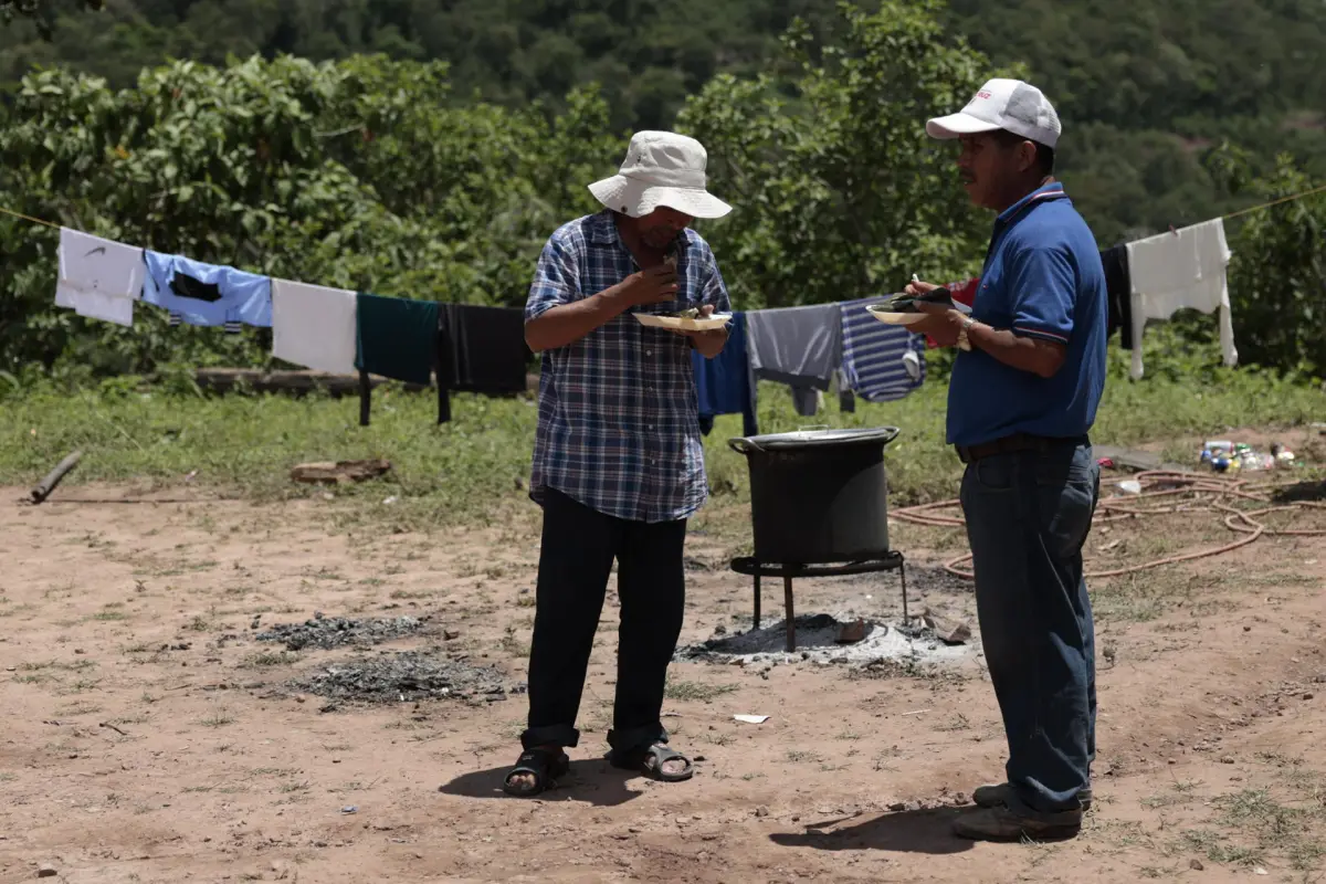 Los mexicanos desplazados permanecen en Guatemala con seguridad de la PNC. Foto: EFE.