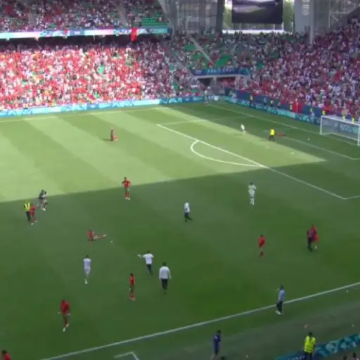 Aficionados de Marruecos invaden la cancha tras empate de Argentina ,