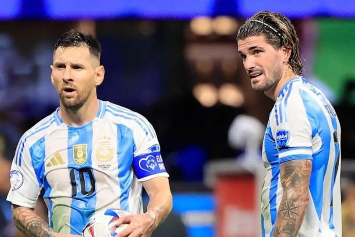 Lionel Messi y Rodrigo De Paul en la selección argentina - EFE