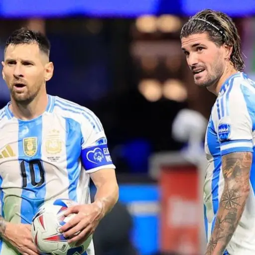 Lionel Messi y Rodrigo De Paul en la selección argentina - EFE