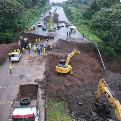 Uno de los tramos más afectados durante este invierno es la autopista Palín-Escuintla. Foto: CIV - Archivo.