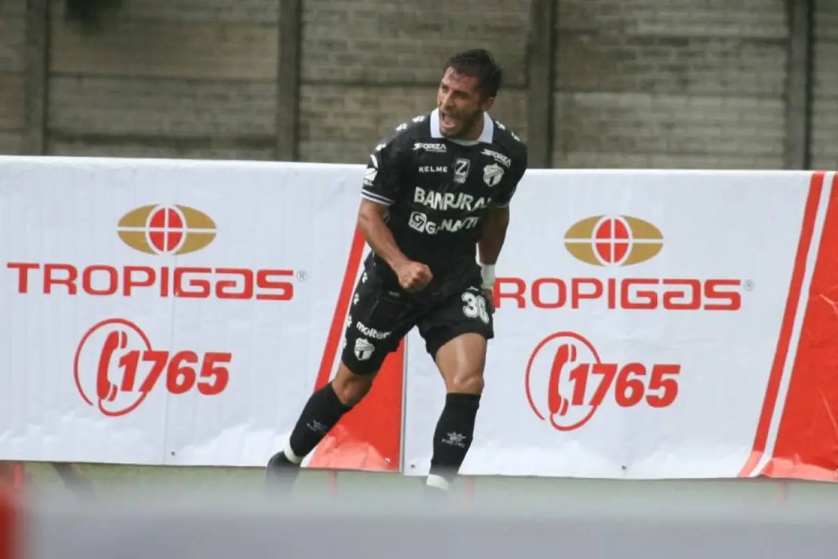 celebracion-wilson-pineda-comunicaciones-1.webp, 