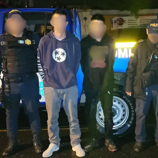 Las armas encontradas fueron decomisadas por las fuerzas de seguridad. Foto: PNC.