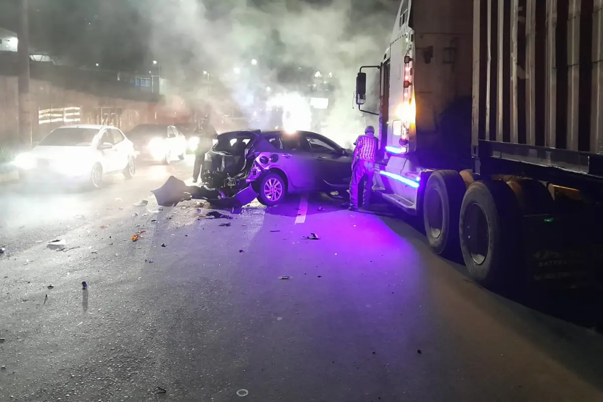 El kilómetro17 de ruta al Pacífico quedó liberado a eso de las 4:00 horas. Foto: PMT de Villa Nueva.