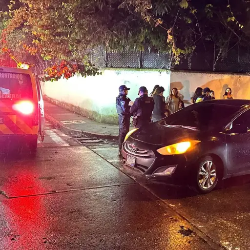 El choque ocurrió en la 3a. avenida y 8a. calle zona 10 capitalina. Foto: Bomberos Voluntarios.