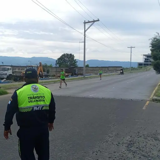La PMT de Villa Nueva envió personal para cuidar de los atletas. Foto: PMT de Villa Nueva.
