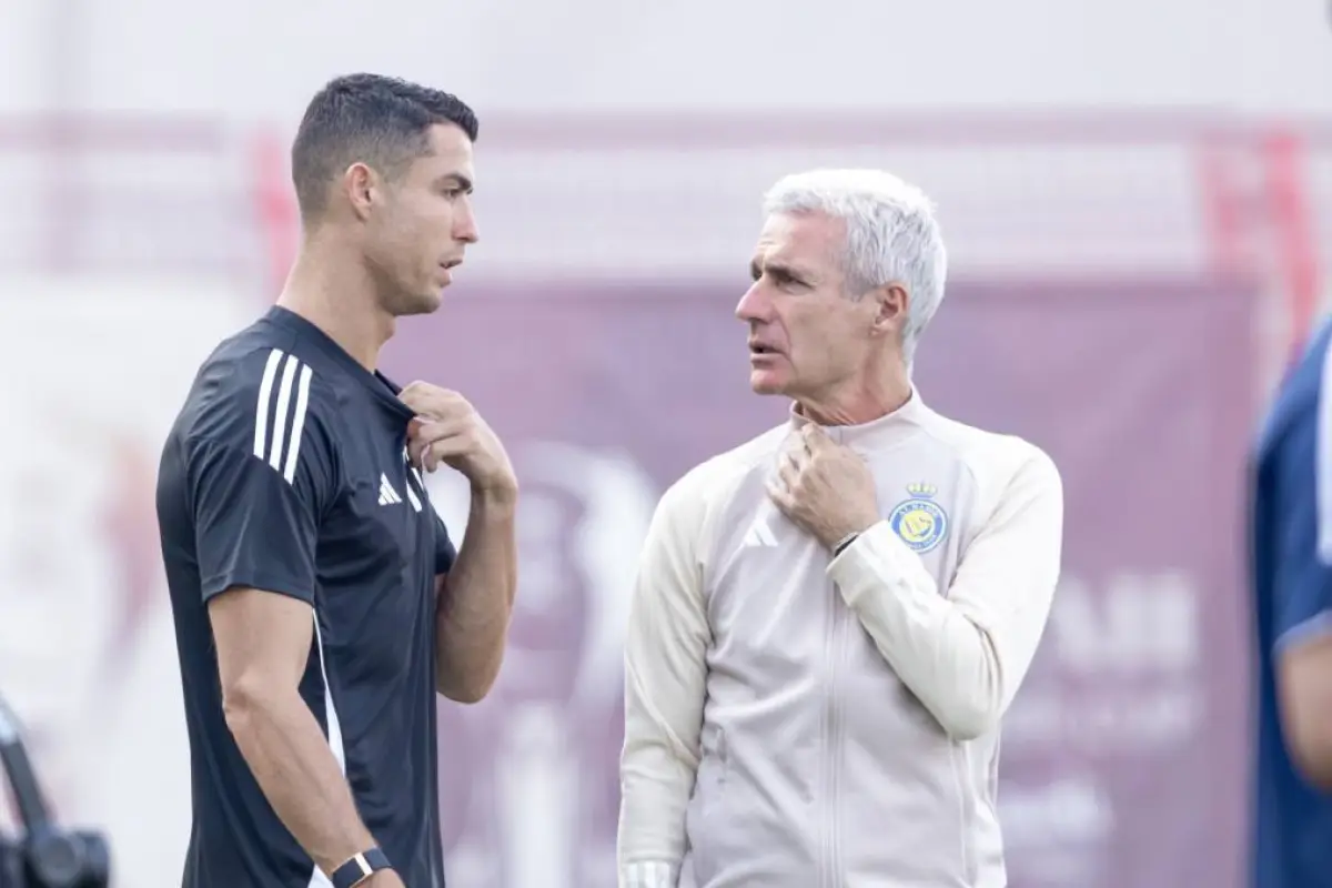 La reciente derrota de Al Nassr de Cristiano Ronaldo por 1-4 ante Al Hilal en la Supercopa de Arabia Saudita podría haber sido el último capítulo en la breve pero turbulenta aventura de Luís Castro al frente del equipo., 