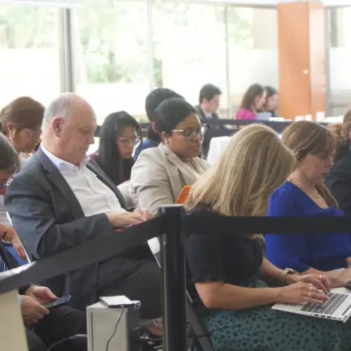 Los integrantes de la misión de observación de la OEA en una reunión de postuladoras. Foto: Omar Solís/EU