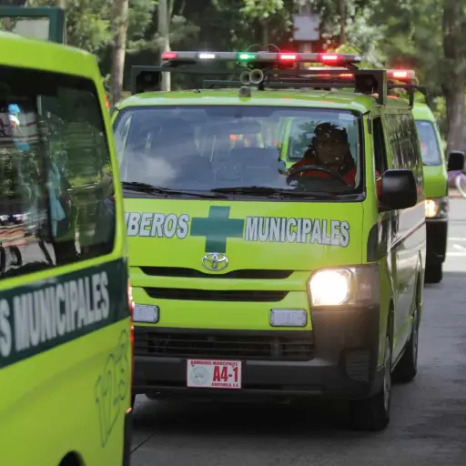 Foto: Alex Meoño. Ambulancias de los Bomberos Municipales, ambulancia, emergencia, aniversario 69 desfile