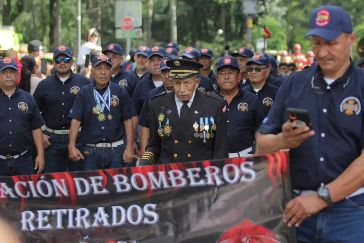 Bomberos-Minicipales-desfilan-por-su-69-aniversario.jpg, 