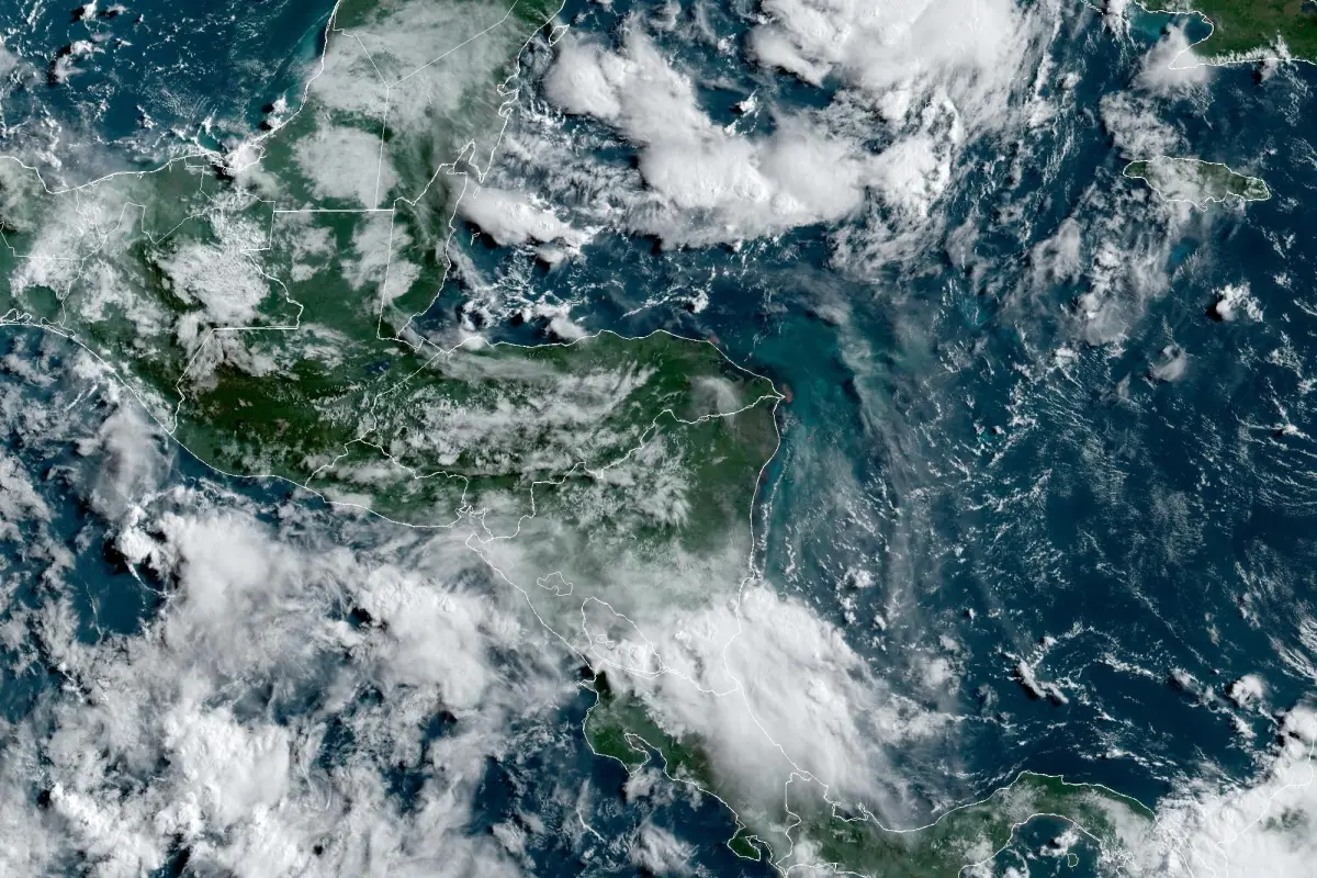 La imagen satelital muestra poca nubosidad sobre el territorio nacional. 