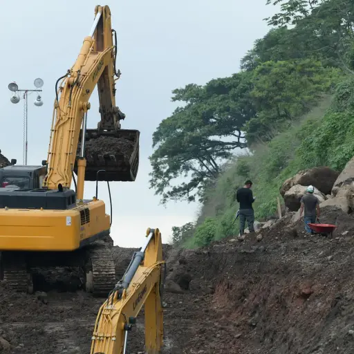La maquinaria pesada continúa trabajando para habilitar el paso. Foto: CIV.