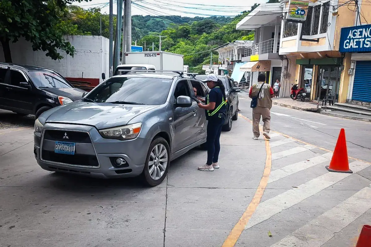 El Inguat contrató encuestadores para conocer los gustos de los vecinos salvadoreños que visitan el país. Foto: Inguat.