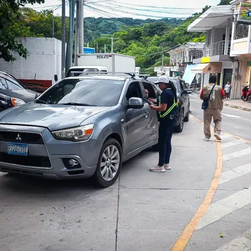 El Inguat contrató encuestadores para conocer los gustos de los vecinos salvadoreños que visitan el país. Foto: Inguat.