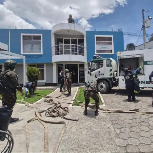 La rápida intervención de los apagafuegos evitó que el fuego se expandiera. Foto: Bomberos.