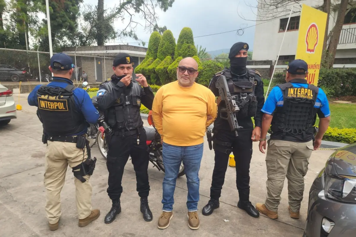 El detenido fue llevado a la Torre de Tribunales, como parte del procedimiento de entrega a su país. Foto: PNC.