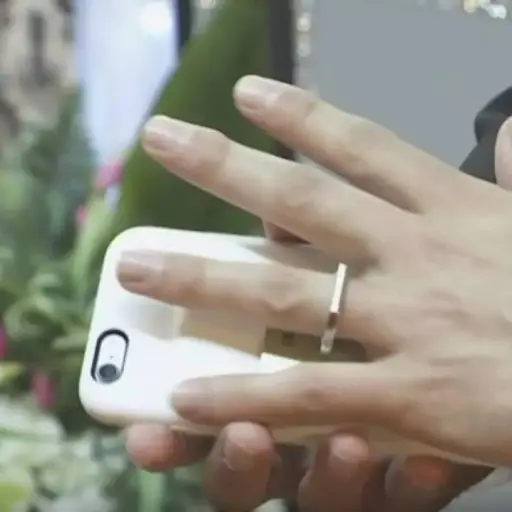 hombre-se-casa-con-su-celular-las-vegas ,