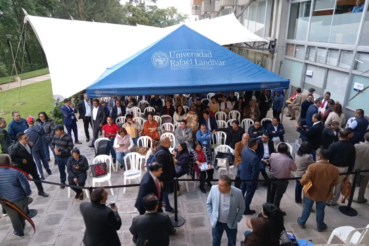 Los profesionales del derecho abarrotaron la sede de la Postuladora. Foto: Guatemala Visible.