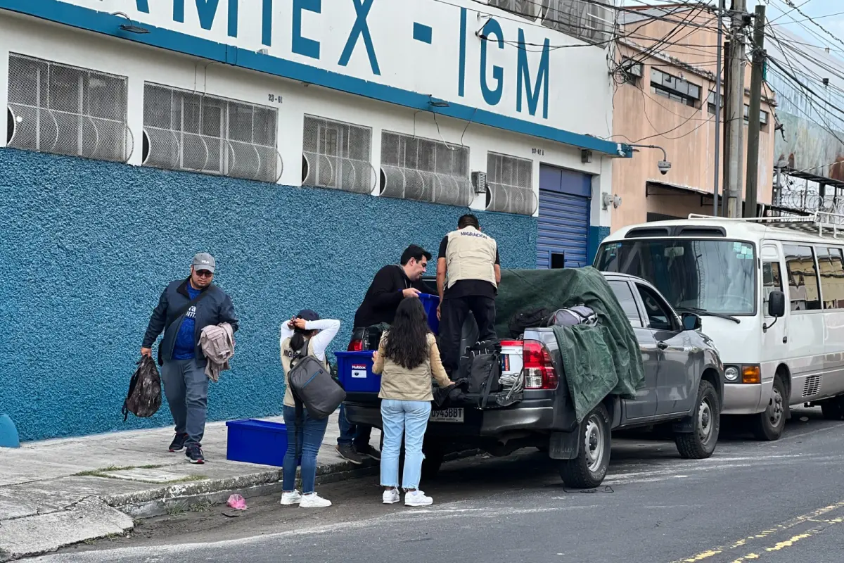 Los trabajadores de Migración iniciaron el viaje hacia Cuilco, Huehuetenango, desde este domingo. Foto: IGM.