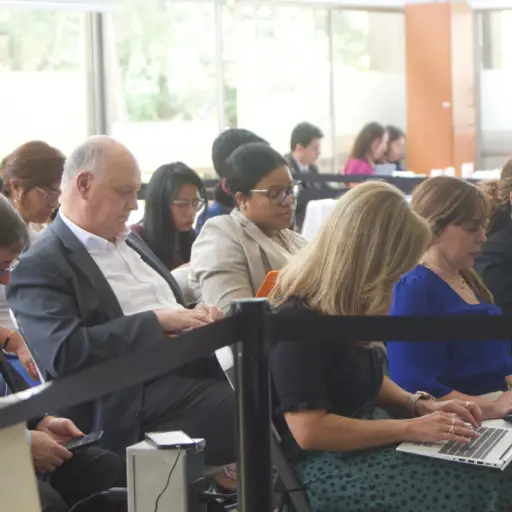 Los integrantes de la misión de observación de la OEA en una reunión de postuladoras. Foto: Omar Solís/EU