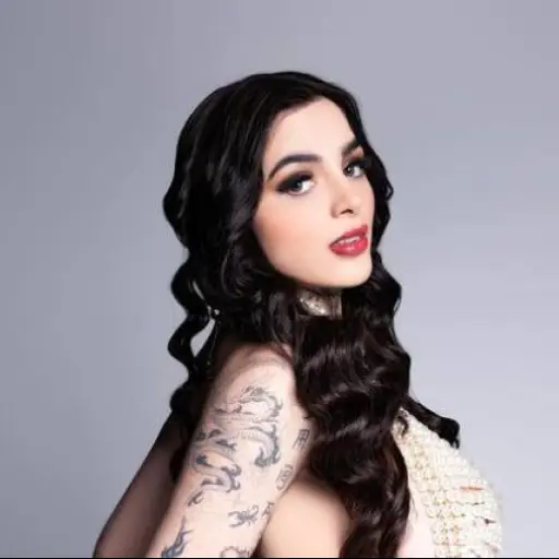 karely-ruiz-1.webp ,