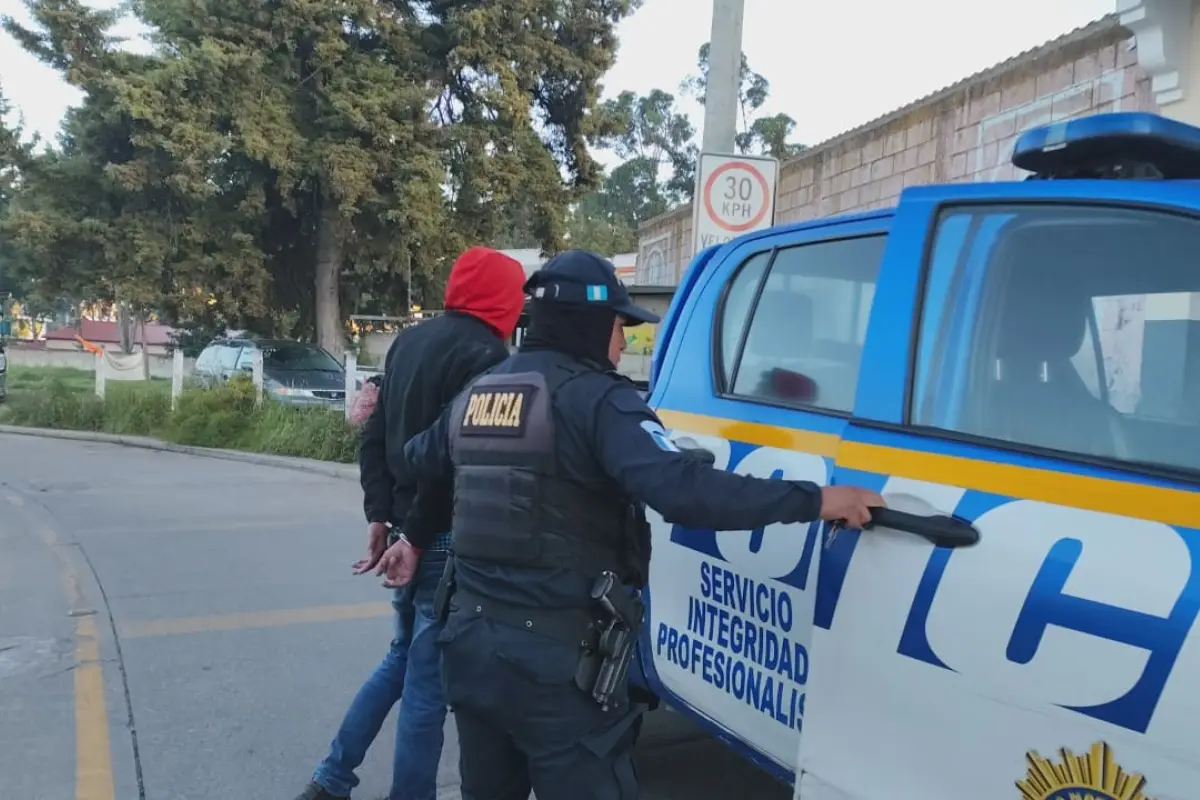 La PNC reportó la captura de otro hombre por portación ilegal de arma de fuego en San Cristóbal, Totonicapán. Foto: PNC.