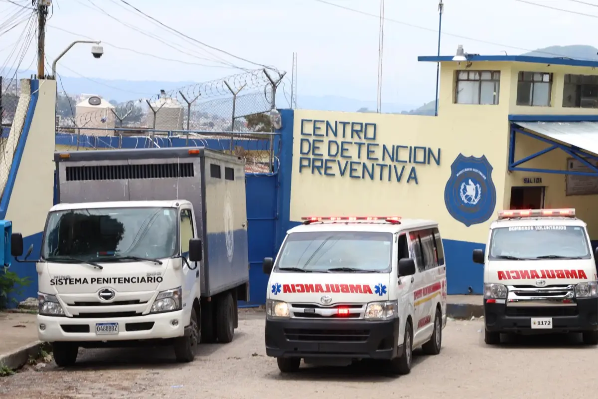 Bomberos Voluntarios intentaron reanimar a la víctima al darle primeros auxilios. Foto: Bomberos Voluntarios.