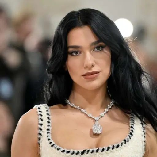 Dua Lipa ,