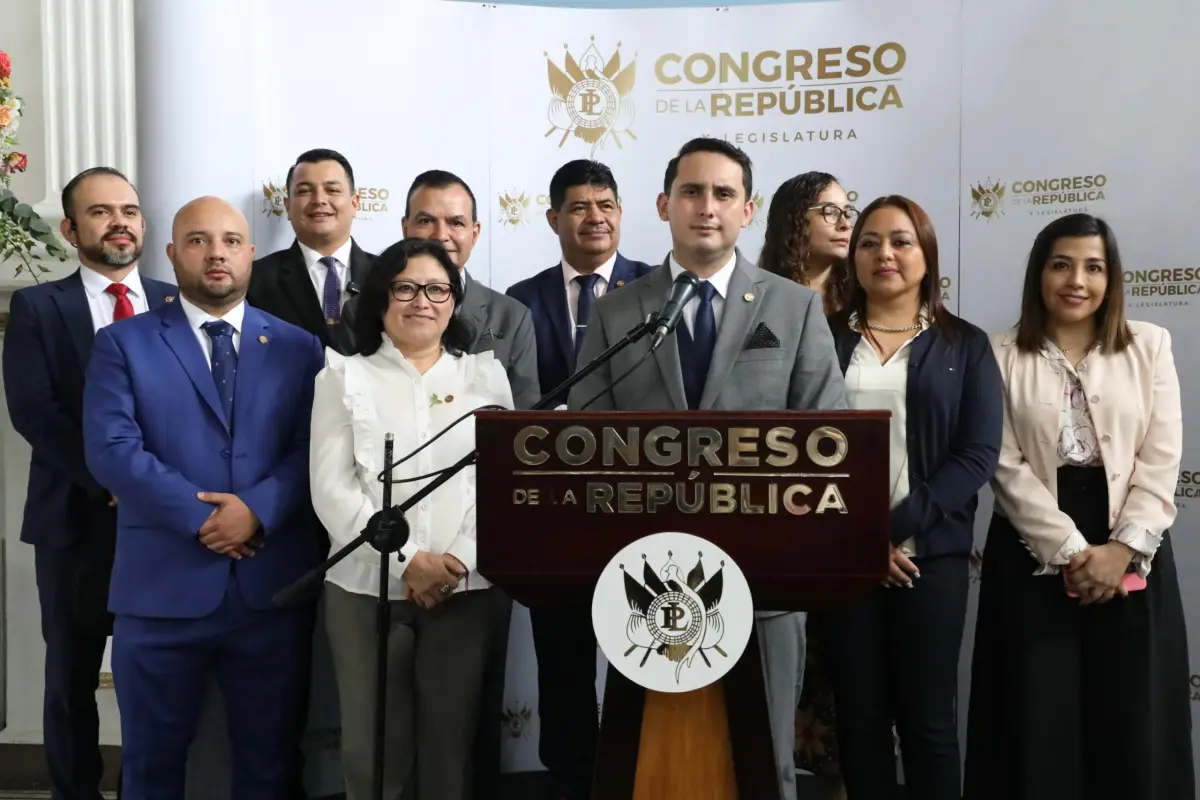 Diputados presentaron la iniciativa de ley 6436 durante conferencia de prensa. Foto: Congreso de la República.