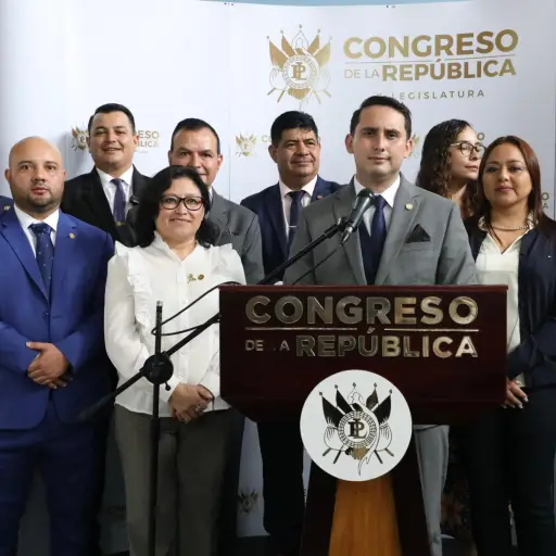 Diputados presentaron la iniciativa de ley 6436 durante conferencia de prensa. Foto: Congreso de la República.