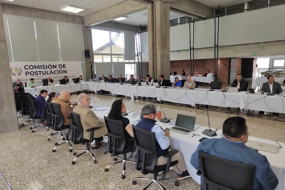 Los comisionados iniciaron la cuarta sesión a las 9:06 horas. Foto: Guatemala Visible.