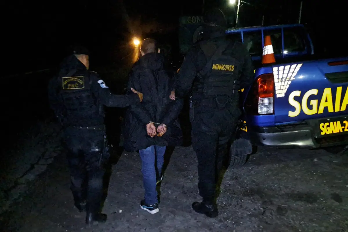 Los detenidos fueron llevados a un juzgado para conocer los motivos de su detención. Fotos: PNC.