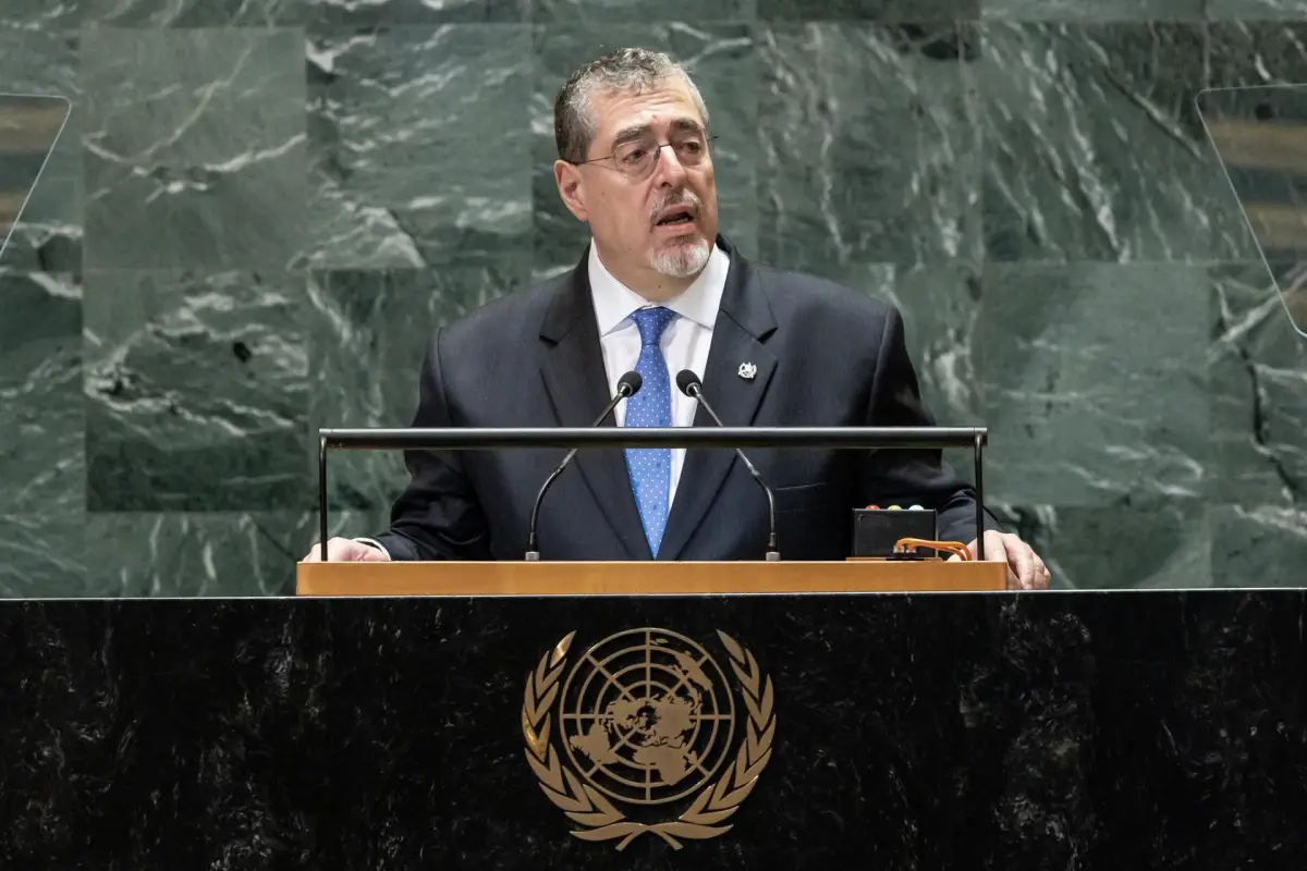 El presidente de Guatemala, Bernardo Arévalo, habla durante el debate general del 79º período de sesiones de la Asamblea General de las Naciones Unidas en la Sede de las Naciones Unidas en Nueva York. Foto: EFE