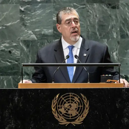 El presidente de Guatemala, Bernardo Arévalo, habla durante el debate general del 79º período de sesiones de la Asamblea General de las Naciones Unidas en la Sede de las Naciones Unidas en Nueva York. Foto: EFE