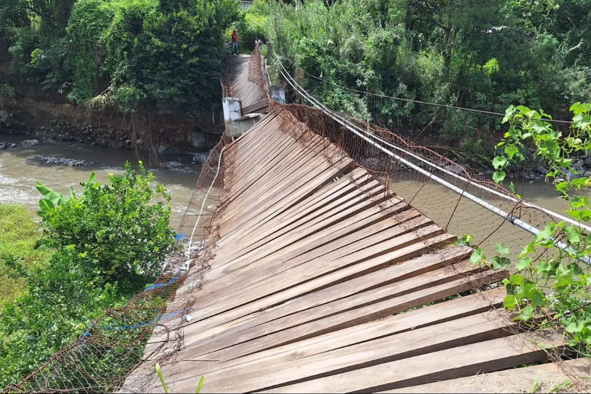 Los daños de la estructura afectaron directamente la base. Foto: Conred.