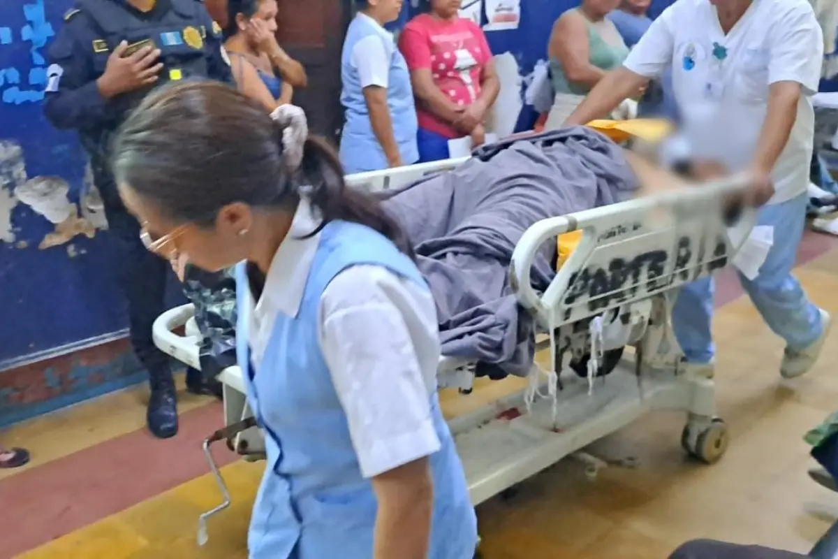 El detenido fue llevado al Hospital de la localidad, con custodia policial. Foto: PNC.