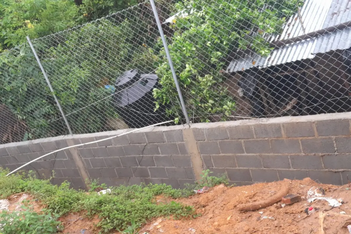 Un deslizamiento se registró en la aldea Campanario Progreso de La Unión, Zacapa, afectando una escuela. Foto: Conred. 