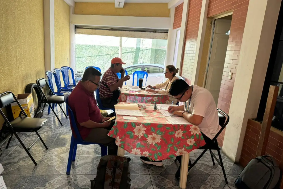 Empleados del MIDES continuarán trabajando durante un fin de semana más para atender a los veteranos militares. Foto MIDES.