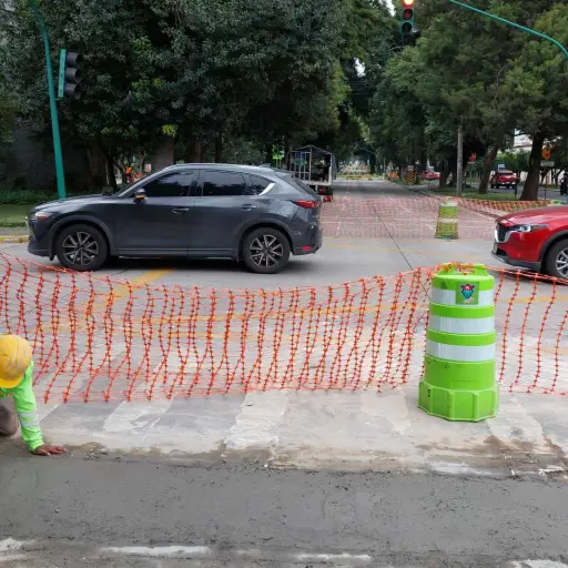Se espera que los trabajos en la Avenida Reforma finalicen el domingo a las 20:00 horas. Foto: Alex Meoño.