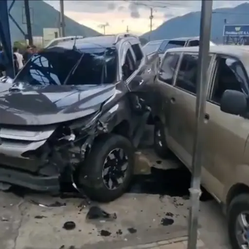 Cuerpos de socorro no reportaron personas heridas a causa de este percance. Captura de pantalla. 