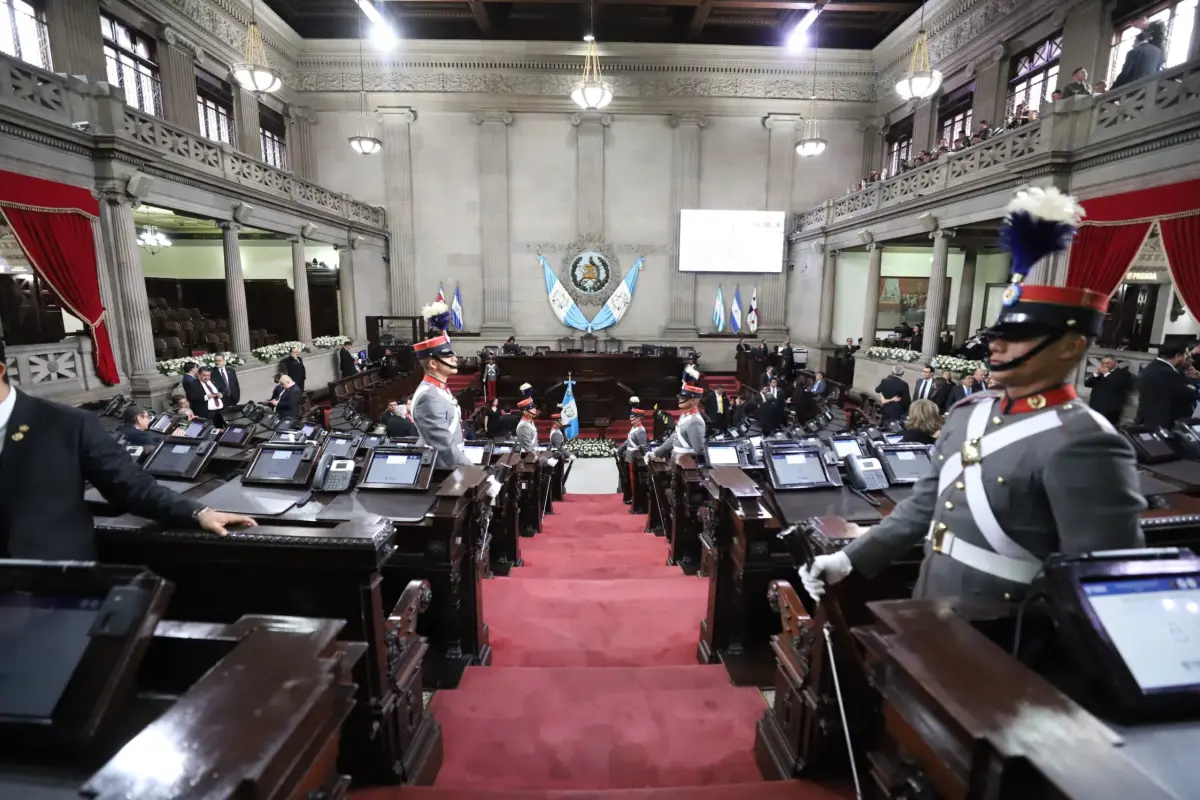 Todo está listo para que arranque la sesión solemne del Congreso de la República de este domingo. Foto: Congreso.