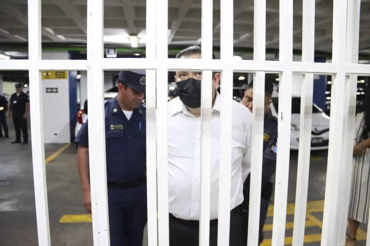 Ramiro Muñoz fue detenido en la sala de vistas de la Corte Suprema de Justicia. Foto: Alex Meoño/EU.
