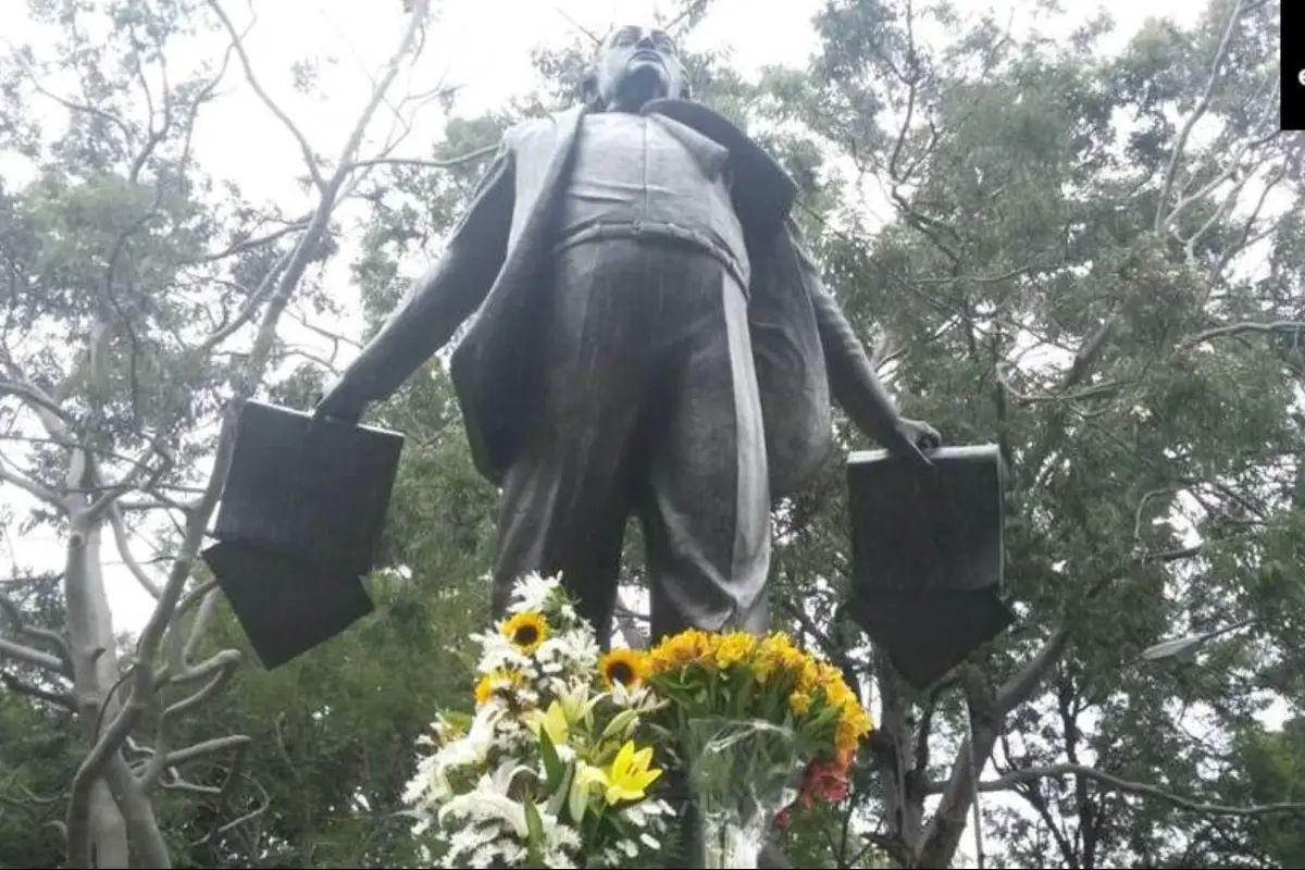 Una escultura de Miguel Ángel Asturias estuvo ubicada en la Avenida Reforma. Foto: Archivo EU.