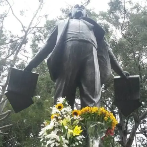 Una escultura de Miguel Ángel Asturias estuvo ubicada en la Avenida Reforma. Foto: Archivo EU.