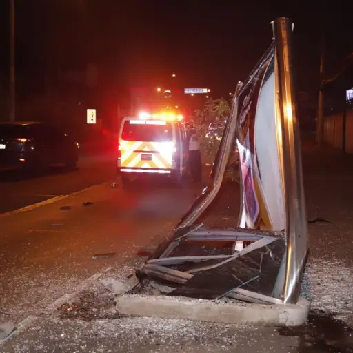 El accidente ocurrió al llegar a la 42 calle de la Avenida Petapa. Foto: Bomberos Voluntarios.
